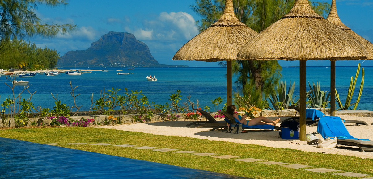 Vue sur la mer devant Tamarin avec le Morne en arrière plan